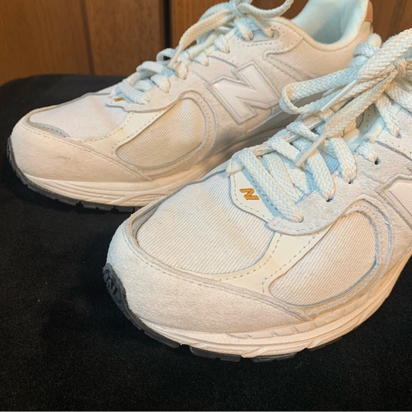 New Balance 2002R Women Size 8.5 US / Men 7 US - Picture 9 of 10